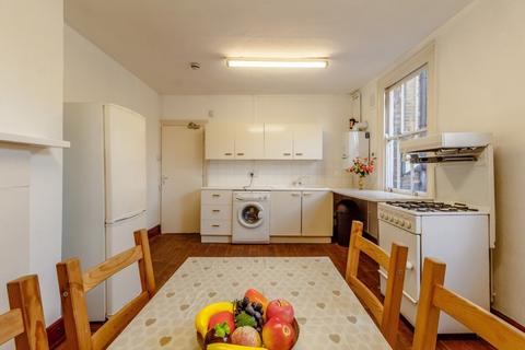 4 bedroom flat to rent, Upper Street London N1