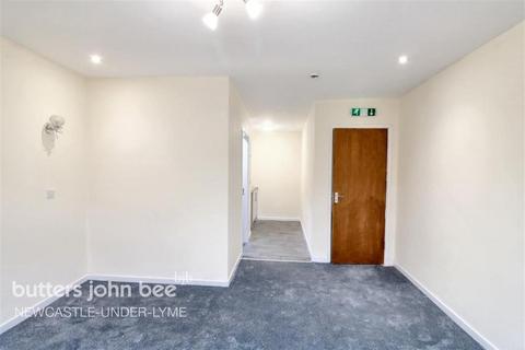 1 bedroom flat to rent, High Street, Stone