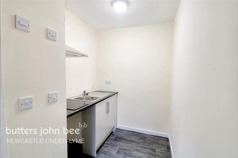 1 bedroom flat to rent, High Street, Stone