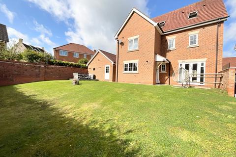 5 bedroom detached house for sale, Chadwell Court, Weston, CW2