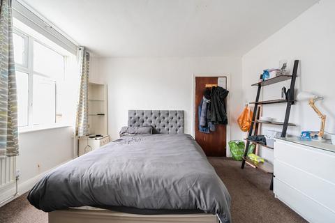 62a Park Way, Ruislip, HA4 8NR