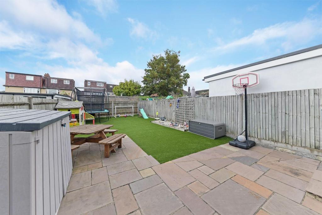 EGHAM CLOSE (8).jpg
