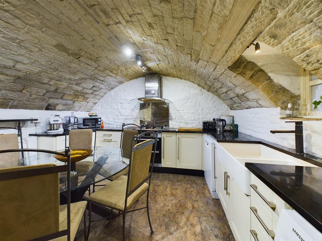 CAM02964 G0-PR0264-STILL019.jpg