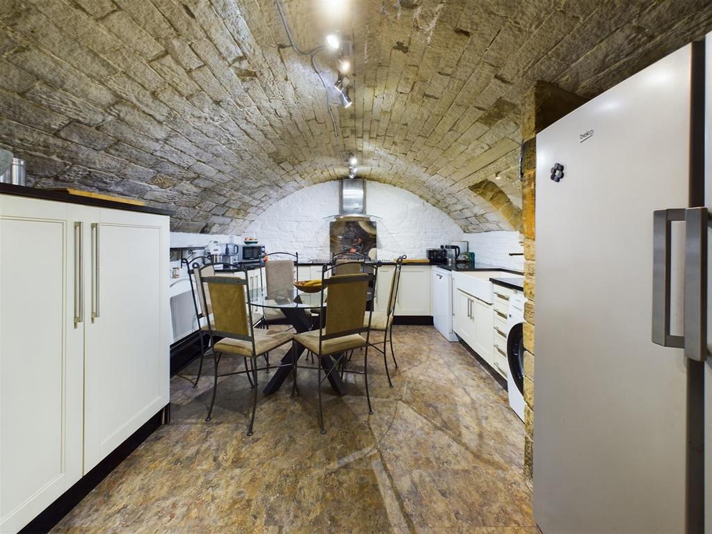 CAM02964 G0-PR0264-STILL017.jpg