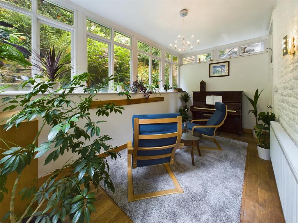 CAM02964 G0-PR0264-STILL005.jpg