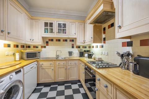 3 bedroom flat for sale, Fleet Street, London