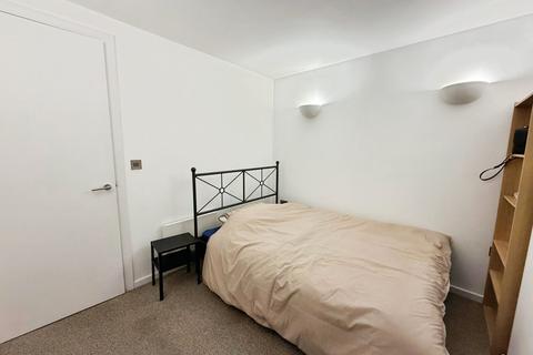 2 bedroom flat to rent, Riverside Way, Leeds, West Yorkshire, LS1