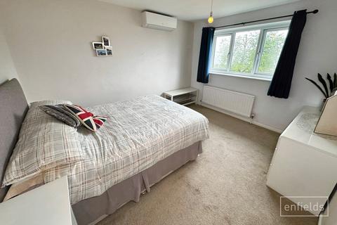 10 Bronte Way, Southampton, SO19 7JG