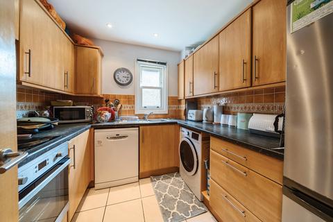 2 bedroom apartment for sale, Bromley Road, London