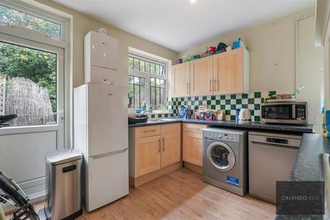 2 bedroom maisonette for sale, Edgeley Road, London