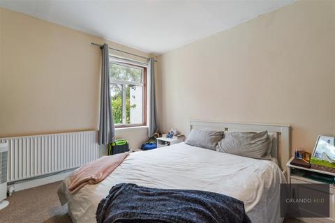 2 bedroom maisonette for sale, Edgeley Road, London