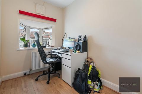 2 bedroom maisonette for sale, Edgeley Road, London