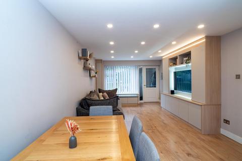 12 Ashdown Drive, Borehamwood, WD6 4LZ