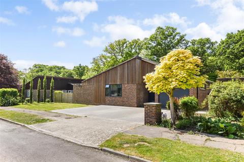 6 Birch Close, Arundel, BN18 9HN