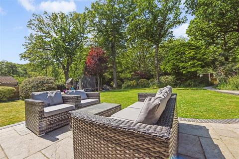 6 Birch Close, Arundel, BN18 9HN
