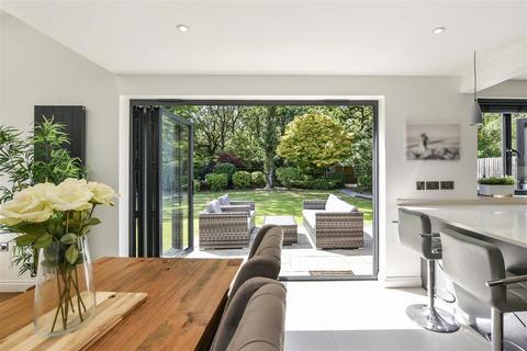 6 Birch Close, Arundel, BN18 9HN