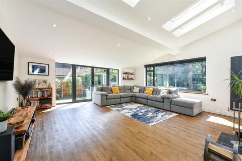 6 Birch Close, Arundel, BN18 9HN