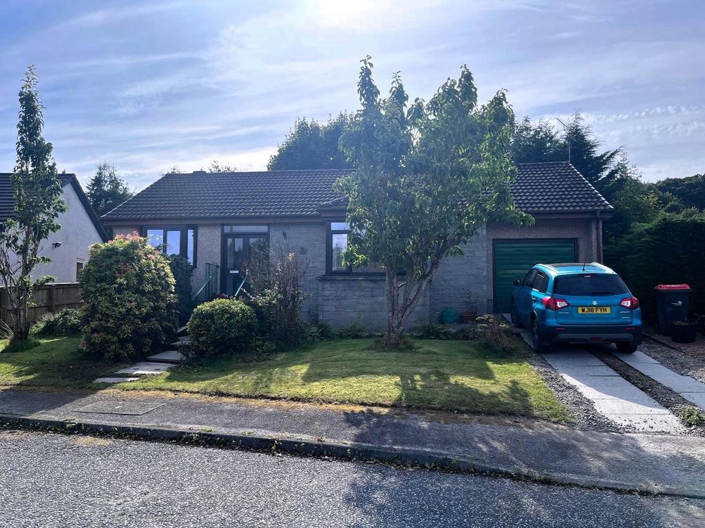 10 Rounall Avenue