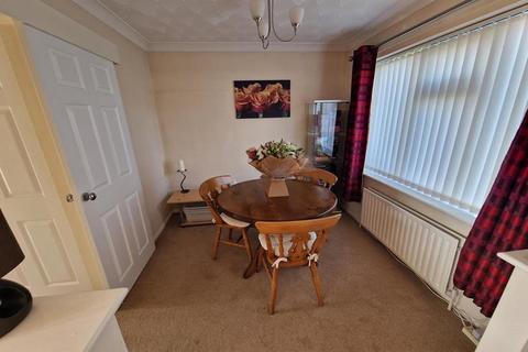 16 Laburnum Crescent, Crewkerne, TA18 7BS