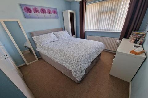 16 Laburnum Crescent, Crewkerne, TA18 7BS