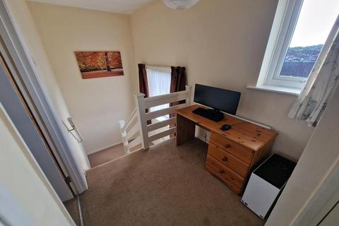 16 Laburnum Crescent, Crewkerne, TA18 7BS