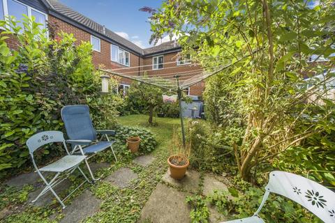 12 Abingdon Close, Thame, OX9 3GB