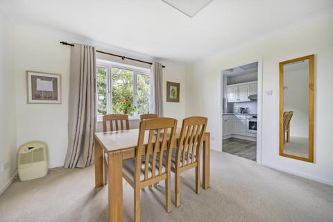 12 Abingdon Close, Thame, OX9 3GB