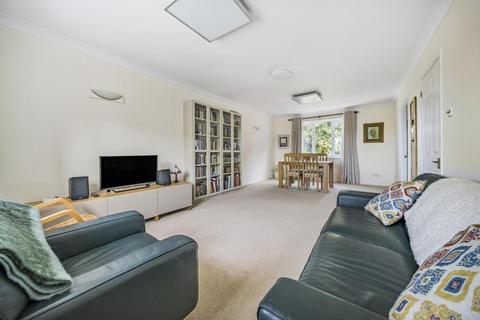 12 Abingdon Close, Thame, OX9 3GB