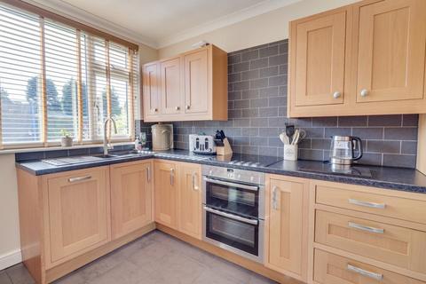 2 bedroom semi-detached house for sale, Mavis Avenue, Leeds, West Yorkshire, LS16