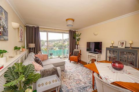 2 bedroom flat for sale, Wykeham Road, Hastings