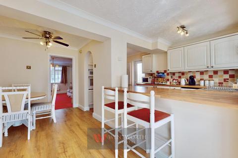 7 Burchett Way, Romford, RM6 6BX