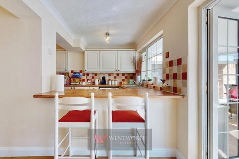 7 Burchett Way, Romford, RM6 6BX