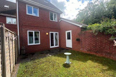 18 Bluebell Close, Leek, ST13 7AW