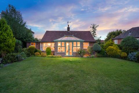 3 bedroom bungalow for sale, Leeds LS17