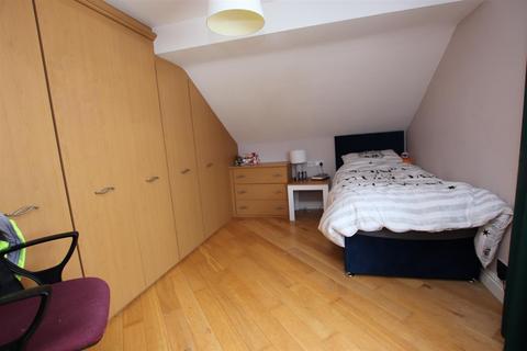 7 West View Close, Shipley, BD18 1NF