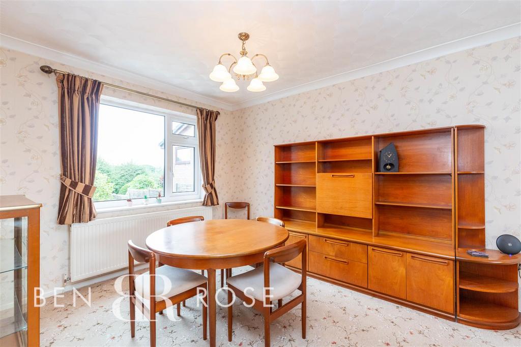 Lounge/Dining Room