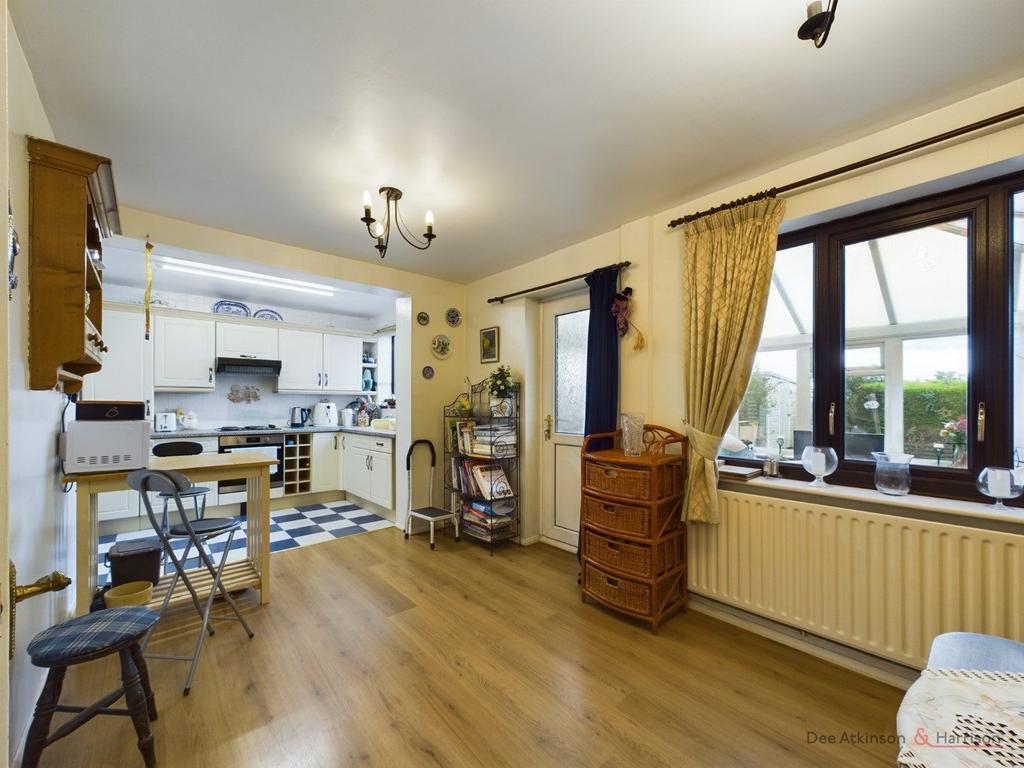 Kitchen/Dining Area