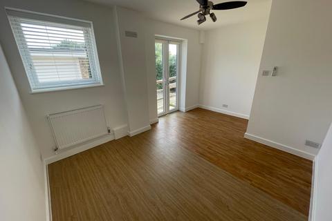 99 Beach Road, Selsey, Chichester, PO20 0TA