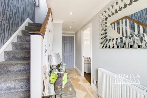 19 Bearsted Drive, Pitsea, Basildon, SS13 2NJ
