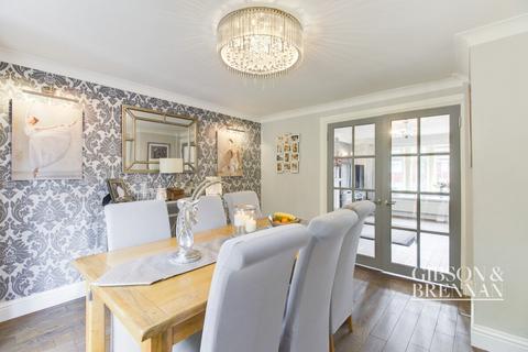 19 Bearsted Drive, Pitsea, Basildon, SS13 2NJ