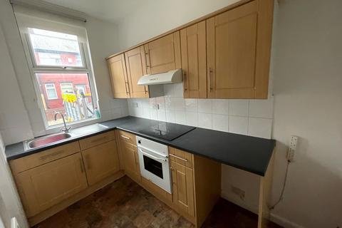 2 bedroom terraced house to rent, Leeds LS12