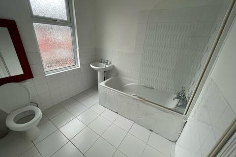 2 bedroom terraced house to rent, Leeds LS12