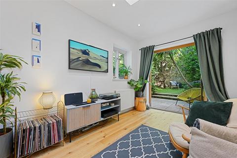 2 bedroom flat for sale, Stanlake Villas, London