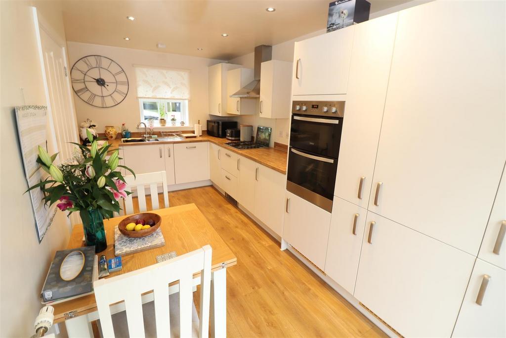 Kitchen / Breakfast Room