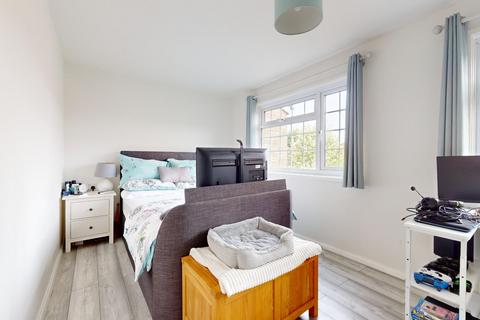 24 Ifield Way, Gravesend, DA12 5UJ