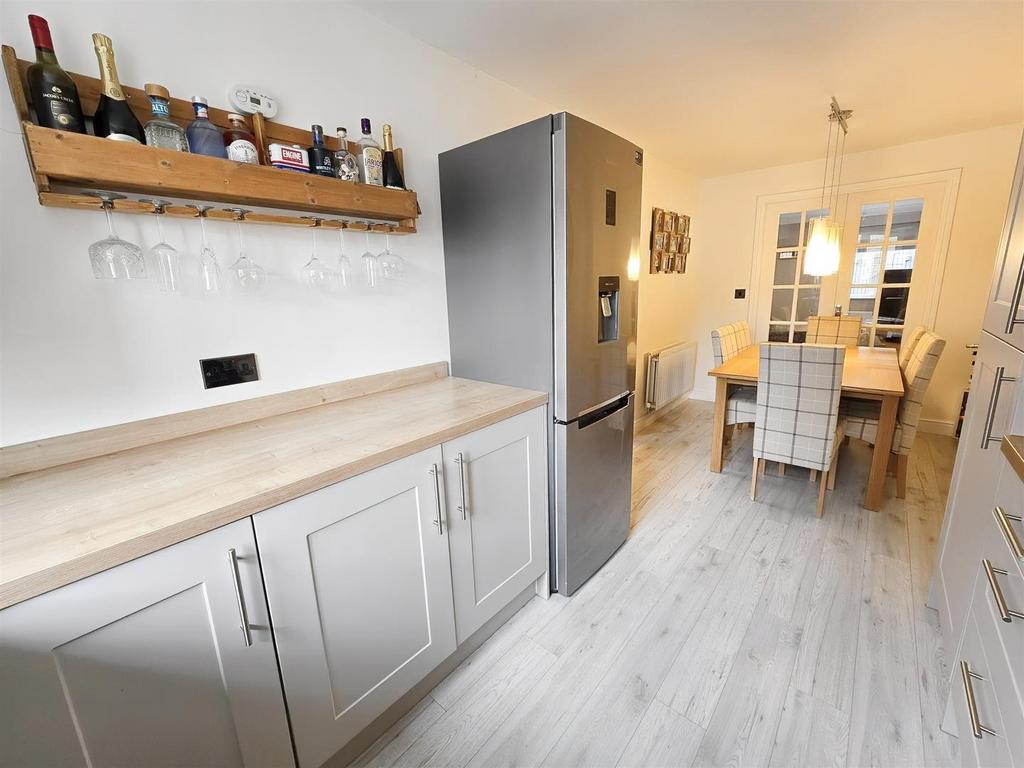 Riw1 Oz HIekia-b8k Qj V9fw.jpg