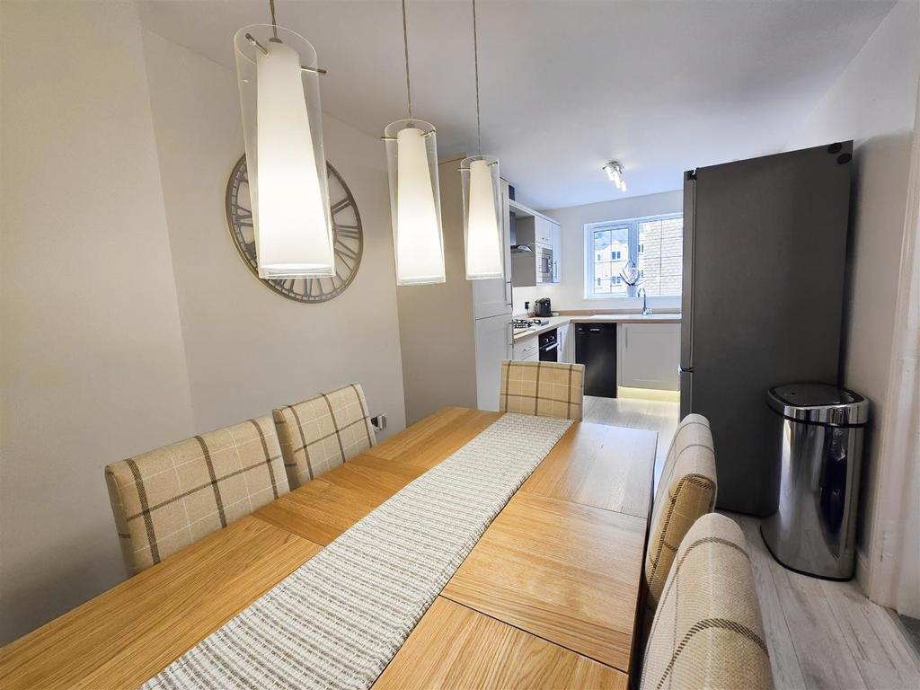 F Qv QX-2 TNUSVz PJD8urz4w.jpg