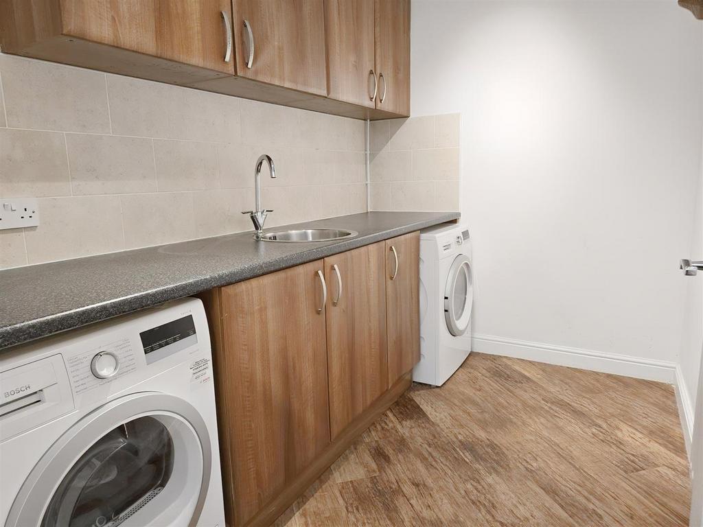 G97d PEXEv Eq B3 RPzl Ddmxg.jpg