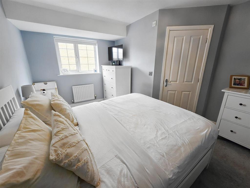 Qy AIEP0bz ECLCz Gh8u2ie A.jpg