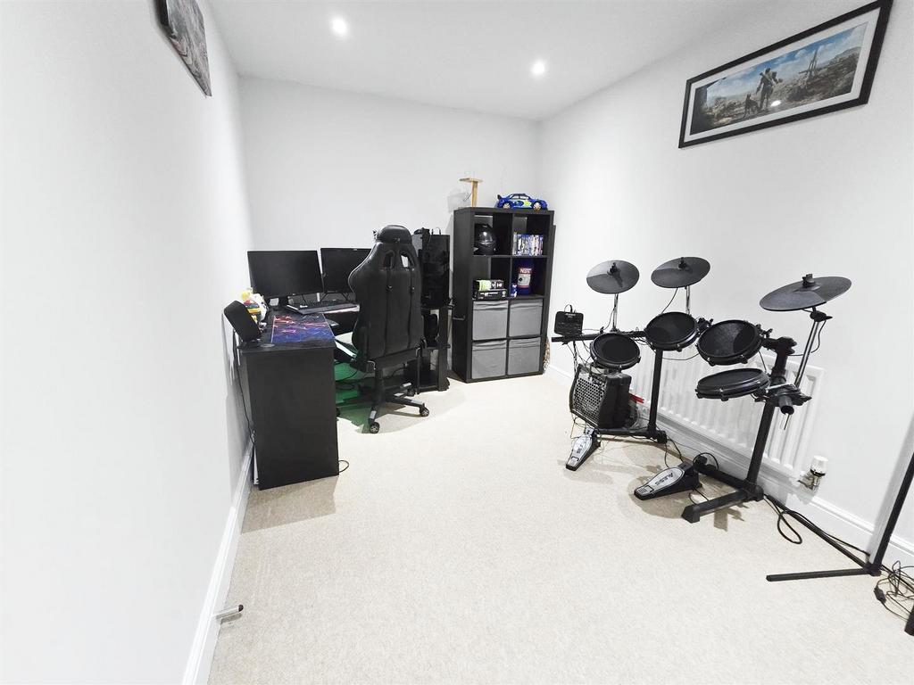 MQ8s LYGbf Ey4xo Hsre7 Uq Q.jpg